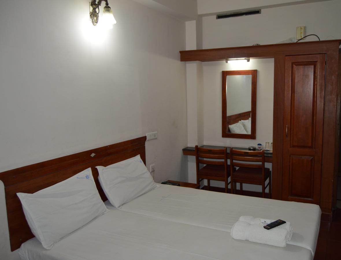 Hotel Shalimar Metro Kochi Zewnętrze zdjęcie